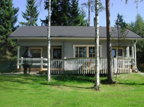 Отель Ylä-Saarikko Holiday Cottages  Лаукаа